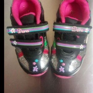Girls Toddler Dora the Explorer Sneakers.   Size 7, Velcro closure.  Black